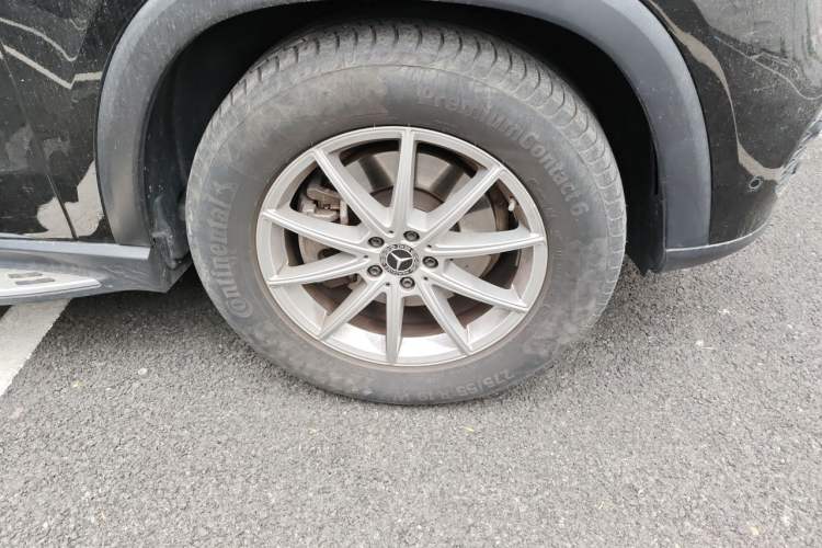 Used Mercedes-Benz GLE 2021 GLE 350 4MATIC Stylish Model Right Front Wheel Hub