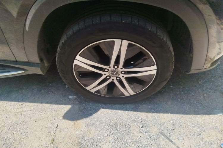 Used Mercedes-Benz GLE 2021 GLE 350 4MATIC Dynamic Edition Right Front Wheel Hub