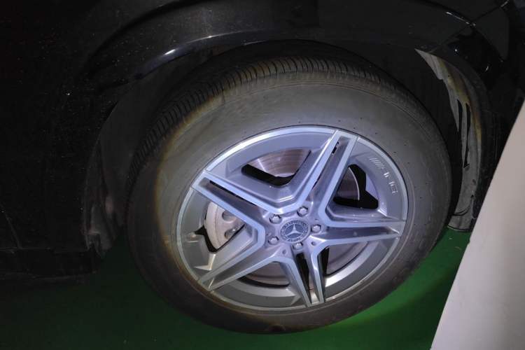 Used Mercedes-Benz GLE 2021 GLE 450 4MATIC Stylish Model Right Front Wheel Hub