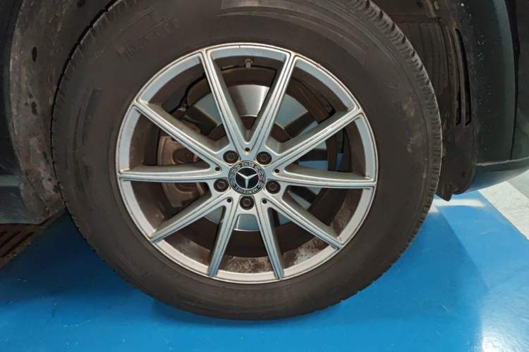 Used Mercedes-Benz GLE 2021 GLE 350 4MATIC Stylish Model Right Front Wheel Hub
