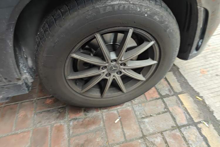 Used Mercedes-Benz GLE 2021 GLE 350 4MATIC Stylish Model Right Front Wheel Hub