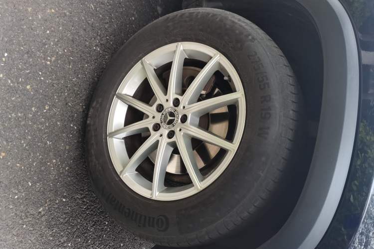Used Mercedes-Benz GLE 2021 GLE 350 4MATIC Dynamic Edition Right Front Wheel Hub
