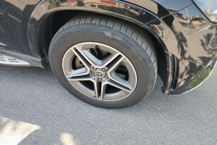 Used Mercedes-Benz GLE 2021 GLE 450 4MATIC AMG Line Right Front Wheel Hub