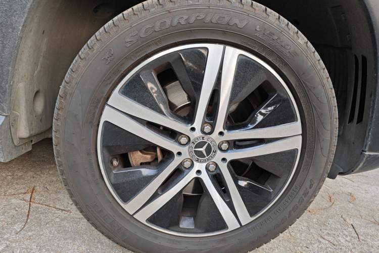 Used Mercedes-Benz GLE 2021 GLE 350 4MATIC Dynamic Edition Right Front Wheel Hub