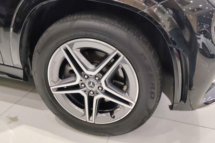 Used Mercedes-Benz GLE 2021 GLE 350 4MATIC Luxury Model Right Front Wheel Hub