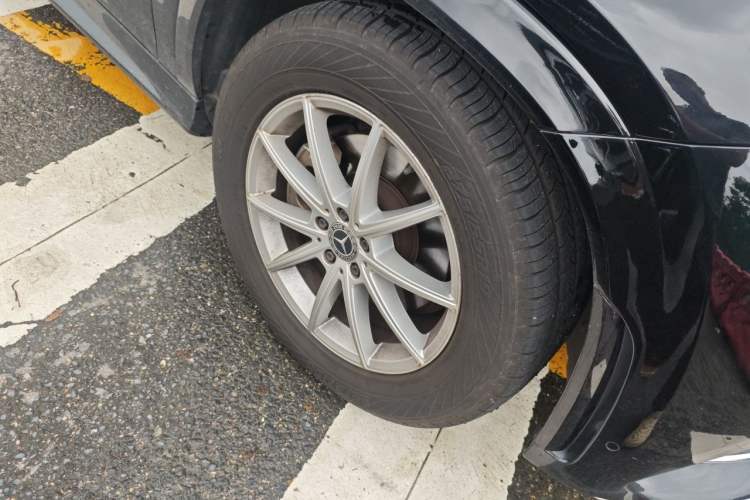 Used Mercedes-Benz GLE 2021 GLE 350 4MATIC Stylish Model Right Front Wheel Hub