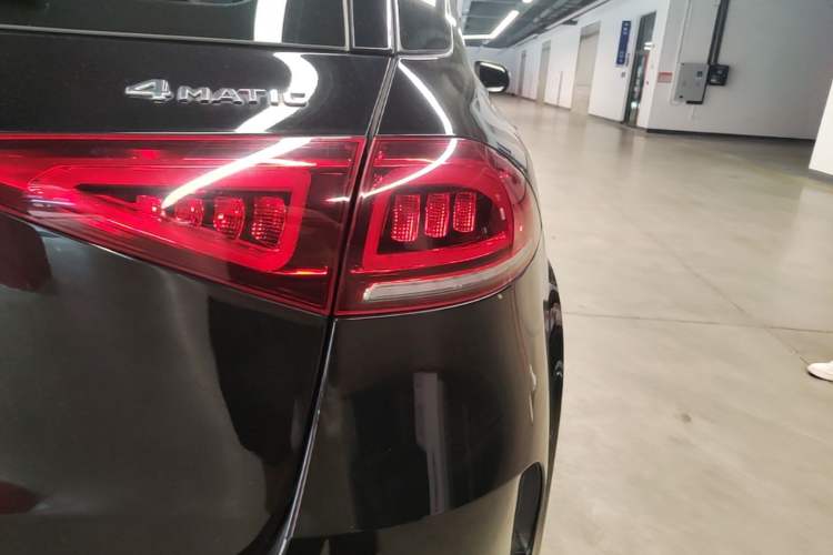 Used Mercedes-Benz GLE 2021 GLE 350 4MATIC Stylish Model Right Rear Taillight
