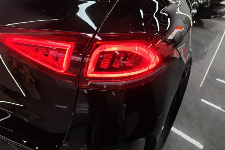 Used Mercedes-Benz GLE 2021 GLE 350 4MATIC Stylish Model Right Rear Taillight