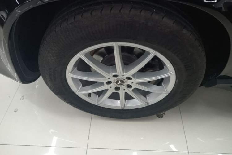 Used Mercedes-Benz GLE 2021 GLE 350 4MATIC Stylish Model Right Rear Wheel Hub