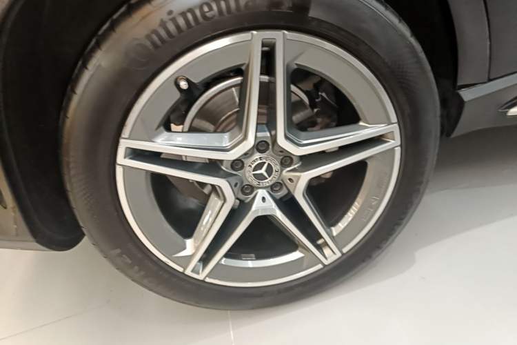 Used Mercedes-Benz GLE 2021 GLE 350 4MATIC Stylish Model Right Rear Wheel Hub