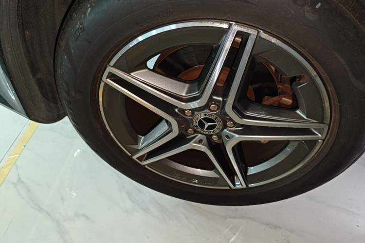 Used Mercedes-Benz GLE 2021 GLE 450 4MATIC AMG Line Right Rear Wheel Hub