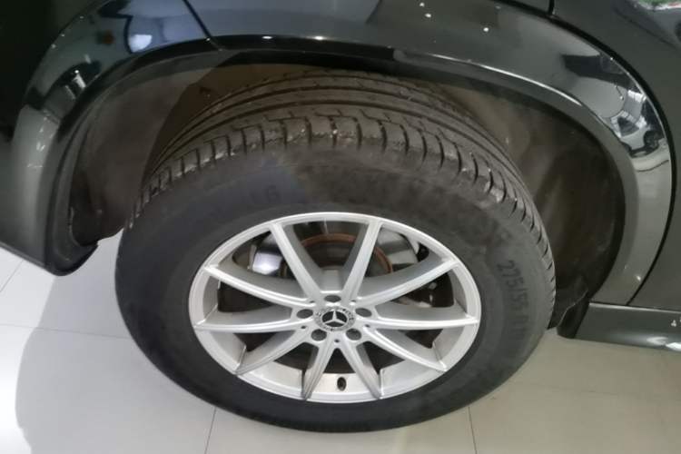 Used Mercedes-Benz GLE 2021 GLE 350 4MATIC Stylish Model Right Rear Wheel Hub