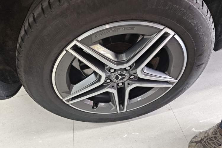 Used Mercedes-Benz GLE 2021 GLE 450 4MATIC AMG Line Right Rear Wheel Hub