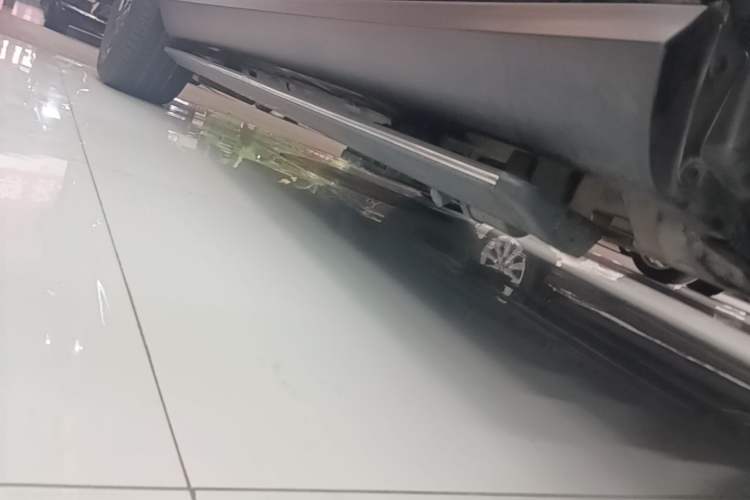 Used Mercedes-Benz GLE 2021 GLE 350 4MATIC Dynamic Edition Right Side Sill