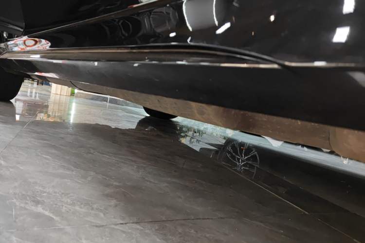 Used Mercedes-Benz GLE 2021 GLE 350 4MATIC Stylish Model Right Side Sill