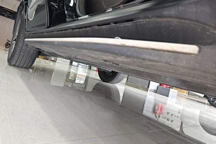 Used Mercedes-Benz GLE 2021 GLE 450 4MATIC AMG Line Right Side Sill