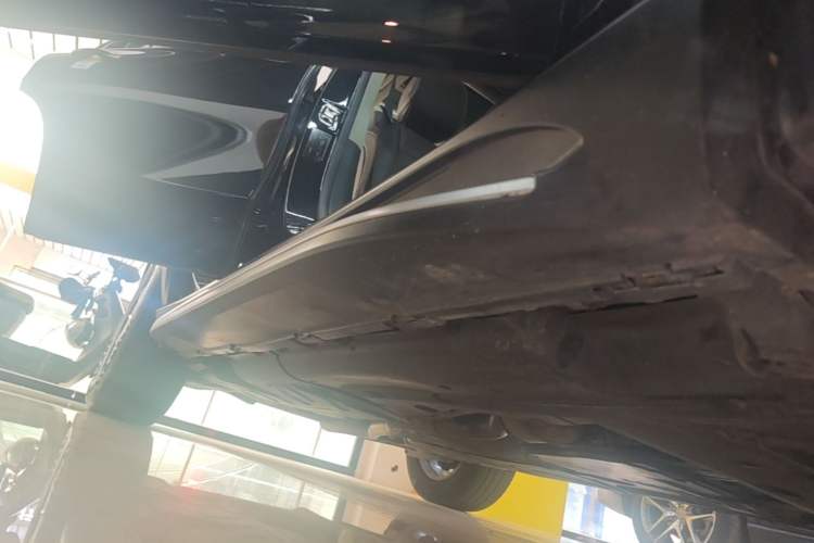 Used Mercedes-Benz GLE 2021 GLE 350 4MATIC Dynamic Edition Right Side Sill