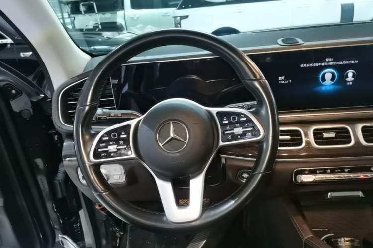 Used Mercedes-Benz GLE 2021 GLE 350 4MATIC Stylish Model Steering Wheel