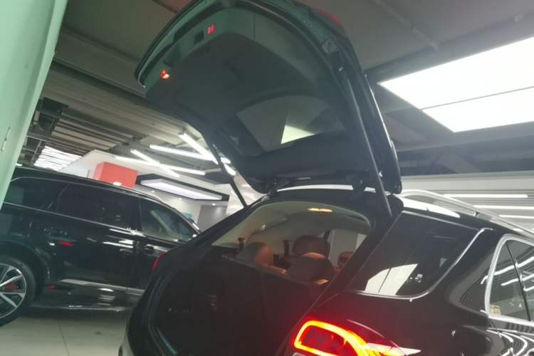 Used Mercedes-Benz GLE 2021 GLE 350 4MATIC Luxury Model Trunk