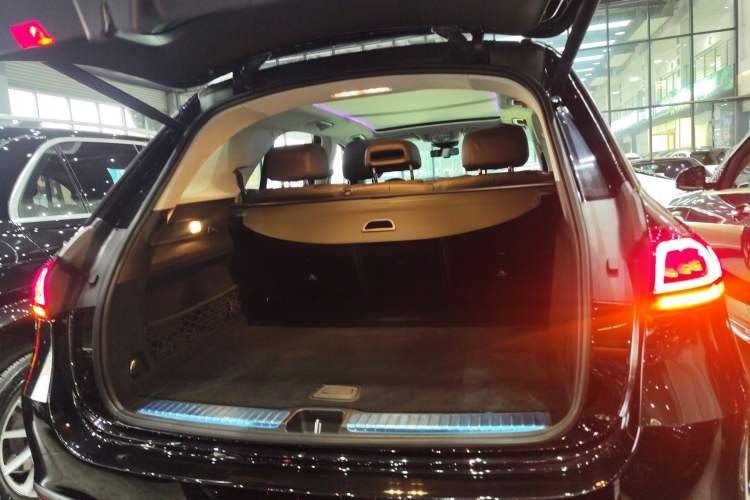 Used Mercedes-Benz GLE 2021 GLE 350 4MATIC Stylish Model Trunk