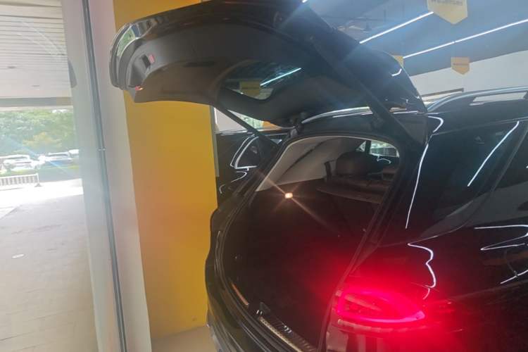 Used Mercedes-Benz GLE 2021 GLE 350 4MATIC Dynamic Edition Trunk