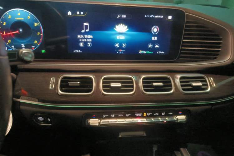 Used Mercedes-Benz GLE 2021 GLE 350 4MATIC Stylish Model Audio And AC Panel