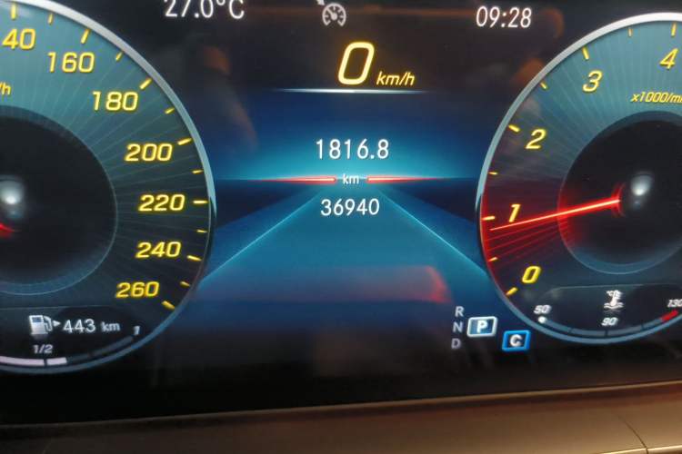 Used Mercedes-Benz GLE 2021 GLE 350 4MATIC Stylish Model Odometer Close Up