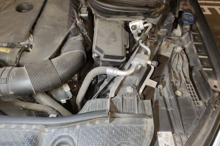Used Mercedes-Benz GLE 2021 GLE 350 4MATIC Stylish Model Engine Bay Left