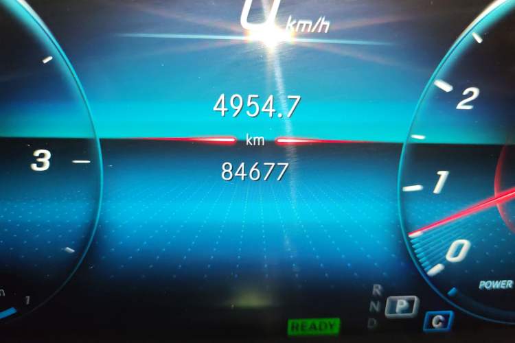 Used Mercedes-Benz GLE 2021 GLE 450 4MATIC Stylish Model Odometer Close Up