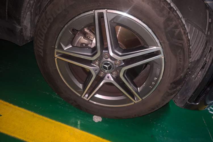 Used Mercedes-Benz GLE 2021 GLE 450 4MATIC Luxury Model Right Front Wheel Hub