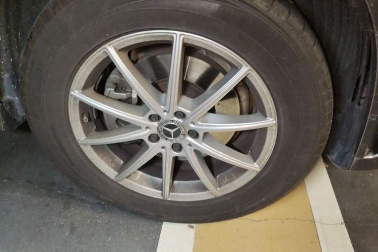 Used Mercedes-Benz GLE 2021 GLE 350 4MATIC Stylish Model Right Front Wheel Hub