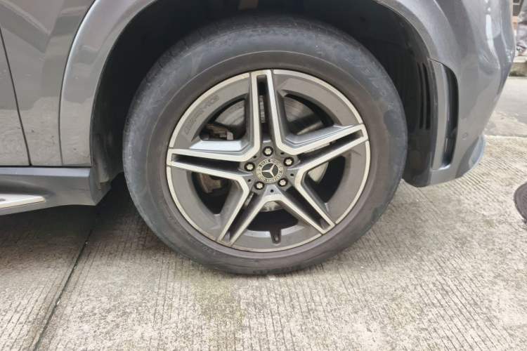 Used Mercedes-Benz GLE 2021 GLE 450 4MATIC Stylish Model Right Front Wheel Hub