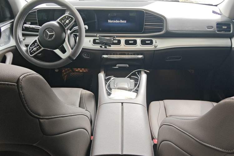 Used Mercedes-Benz GLE 2021 GLE 450 4MATIC Stylish Model Center Console