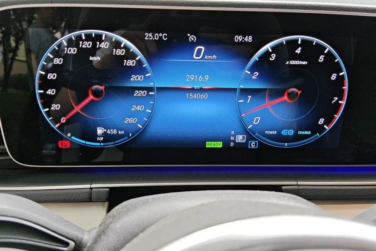 Used Mercedes-Benz GLE 2021 GLE 450 4MATIC Stylish Model Odometer Close Up