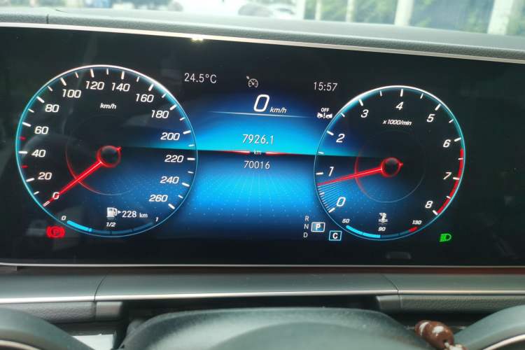 Used Mercedes-Benz GLE 2021 GLE 350 4MATIC Stylish Model Odometer Close Up