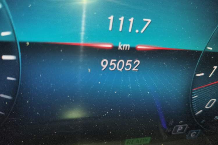 Used Mercedes-Benz GLE 2021 GLE 450 4MATIC Stylish Model Odometer Close Up