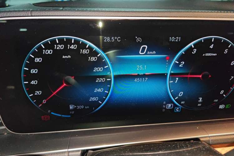 Used Mercedes-Benz GLE 2021 GLE 350 4MATIC Luxury Model Odometer Close Up