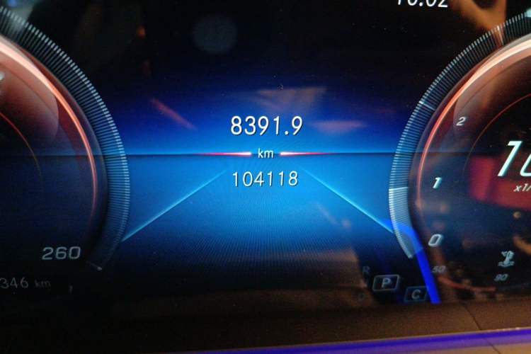Used Mercedes-Benz GLE 2021 GLE 350 4MATIC Stylish Model Odometer Close Up
