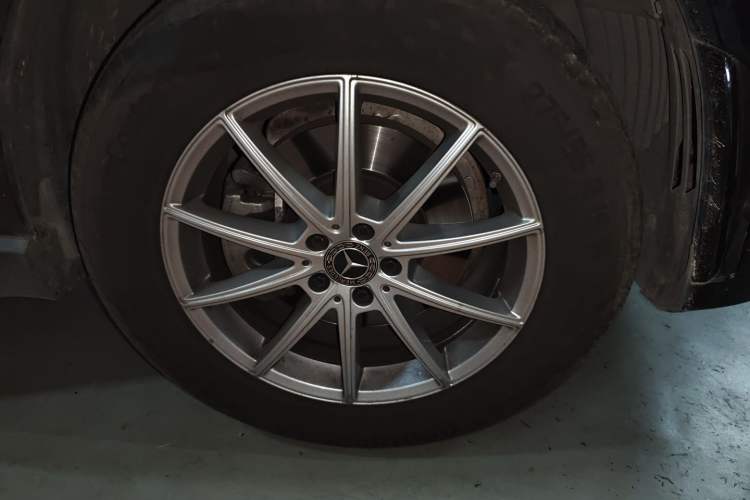 Used Mercedes-Benz GLE 2021 GLE 350 4MATIC Stylish Model Right Front Wheel Hub