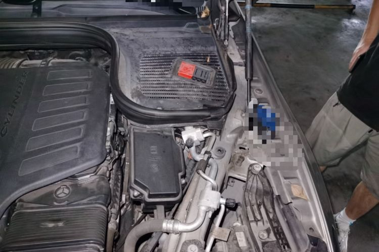 Used Mercedes-Benz GLE 2021 GLE 450 4MATIC Luxury Model Engine Bay Left