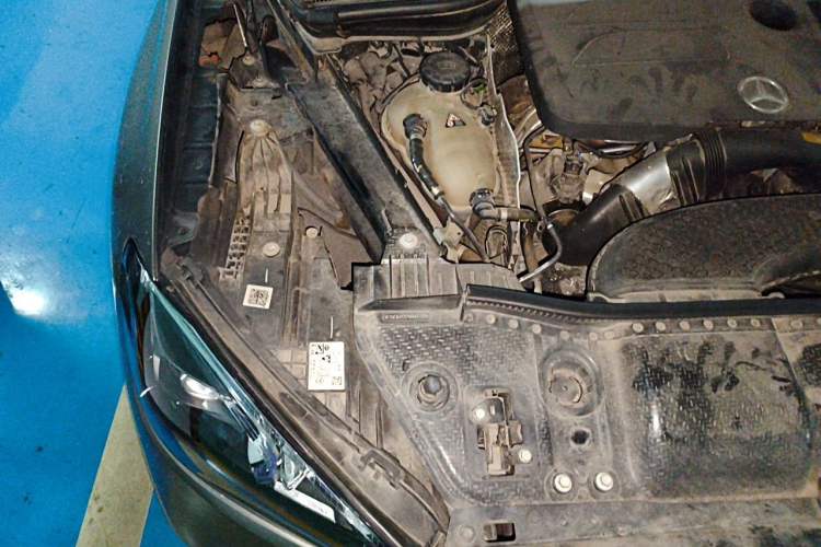 Used Mercedes-Benz GLE 2021 GLE 350 4MATIC Stylish Model Engine Bay Right