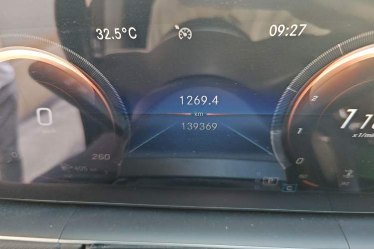 Used Mercedes-Benz GLE 2021 GLE 350 4MATIC Stylish Model Odometer Close Up