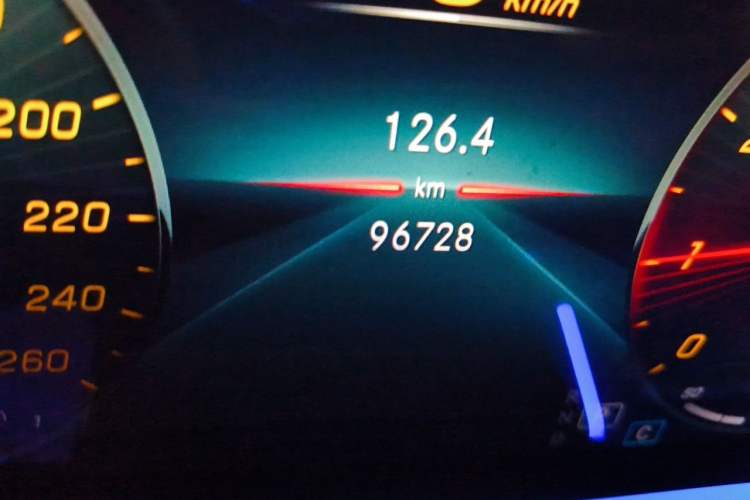 Used Mercedes-Benz GLE 2021 GLE 350 4MATIC Stylish Model Odometer Close Up