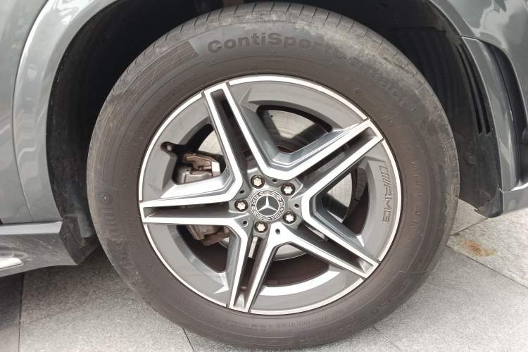 Used Mercedes-Benz GLE 2021 GLE 450 4MATIC Luxury Model Right Front Wheel Hub