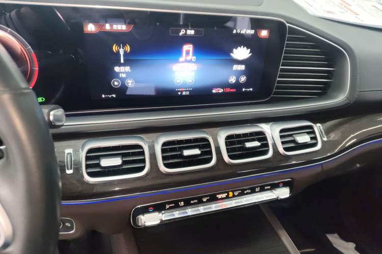 Used Mercedes-Benz GLE 2021 GLE 350 4MATIC Dynamic Edition Audio And AC Panel