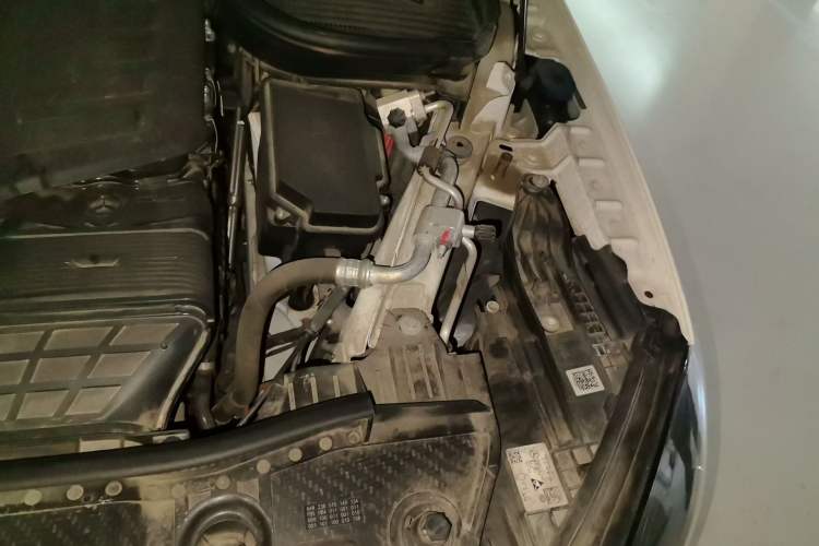 Used Mercedes-Benz GLE 2021 GLE 450 4MATIC Luxury Model Engine Bay Left