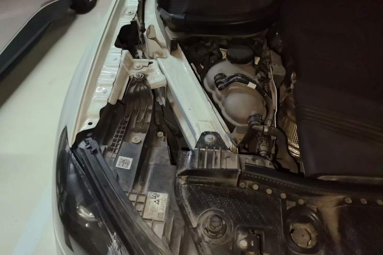 Used Mercedes-Benz GLE 2021 GLE 450 4MATIC Luxury Model Engine Bay Right