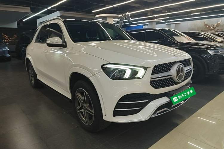 Used Mercedes-Benz GLE 2021 GLE 450 4MATIC Stylish Model Front Right 45 Deg