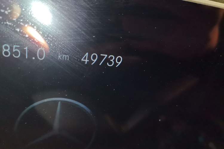 Used Mercedes-Benz GLE 2021 GLE 450 4MATIC Luxury Model Odometer Close Up