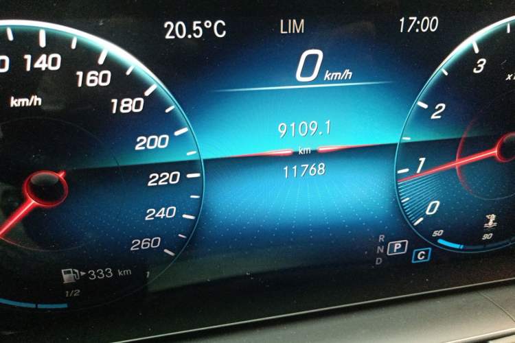 Used Mercedes-Benz GLE 2021 GLE 350 4MATIC Stylish Model Odometer Close Up